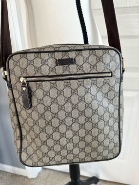 Gucci GG Supreme Coated Canvas Messenger Bag / Crossbody – Authentic – EUC